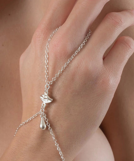 Sylvie Monthulé Handjuweel Sweet Kisses Design Zilver Sylvie Monthulé Hand Jewel Sweet Kisses Design Silver - Pleasurements