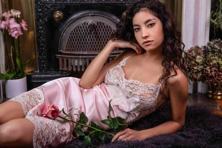 Pleasurements – Luxe Jurken Collectie: Sensuele Elegantie van Dag tot Nacht