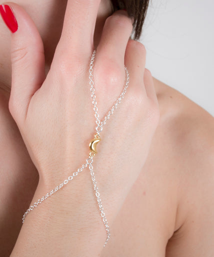 Sylvie Monthulé Zilveren ketting Hand Sieraad en Gouden Maan